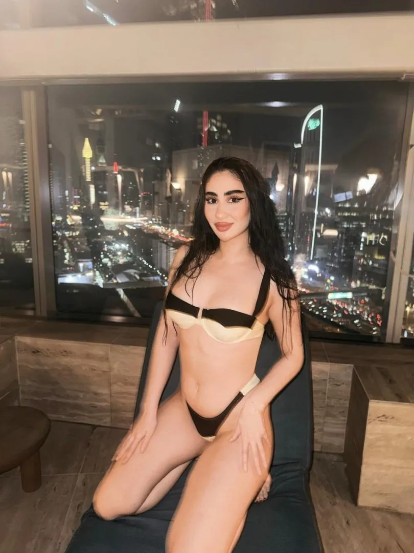 Isabel - Photo 2