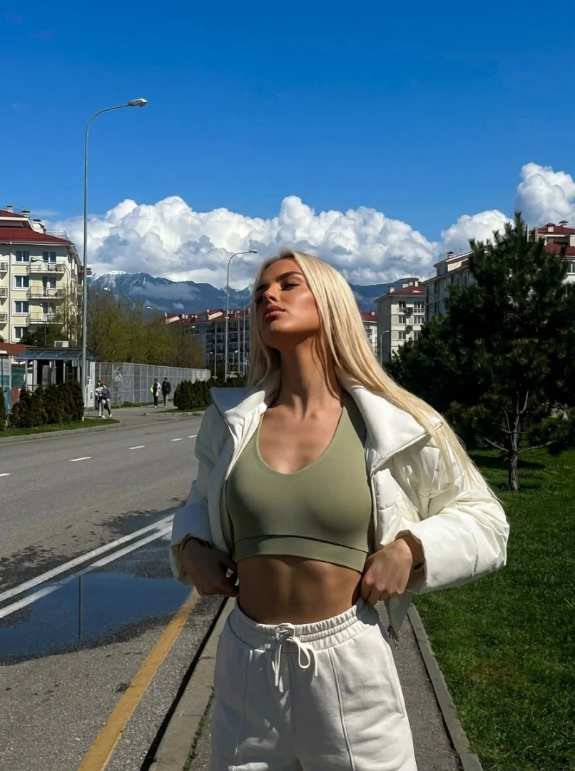Milana - Photo 19