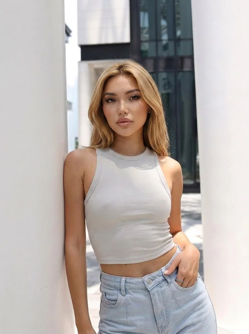 Nicole - Photo 12